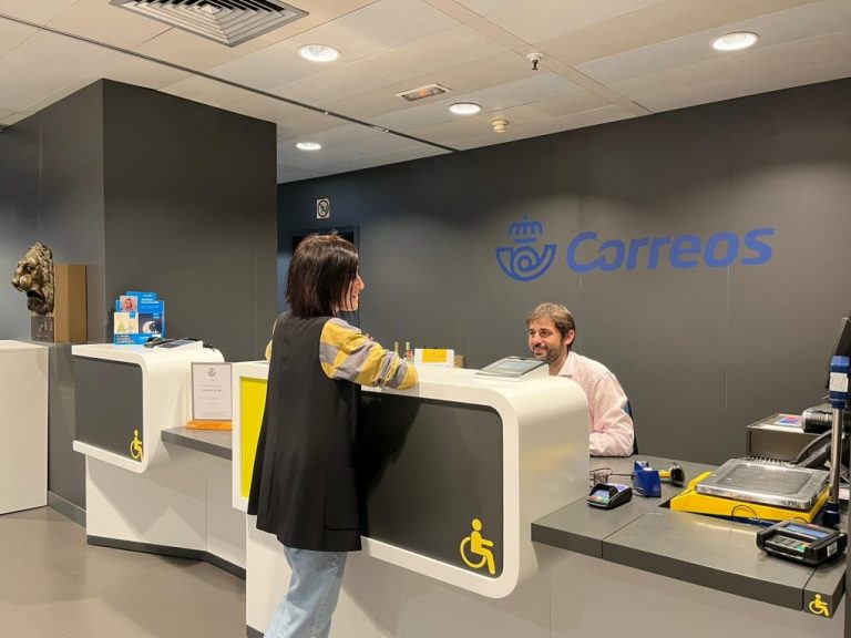 <strong>Correos contratará todos los efectivos que sean necesarios para garantizar el voto por correo</strong>