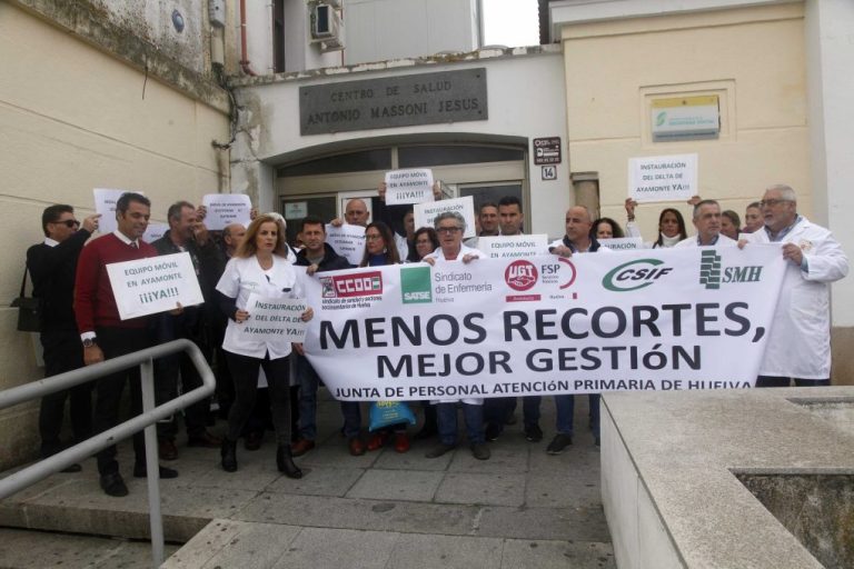 Denuncian la falta de siete médicos de diez en el centro de salud de Ayamonte