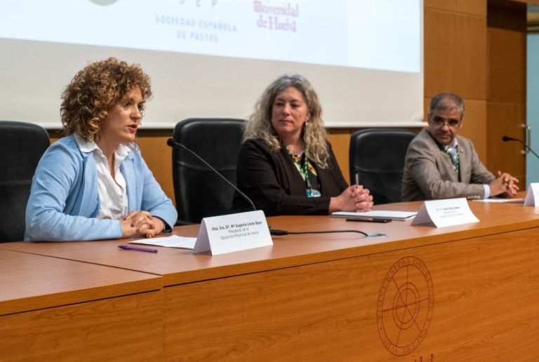 La presidenta de la Diputación de Huelva inaugura un encuentro ibérico sobre pastos y forrajes
