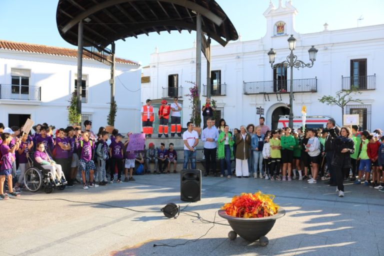 Escolares cartayeros participan en la Marcha Olímpica para celebrar los 50 años del CEIP Juan Ramón Jiménez