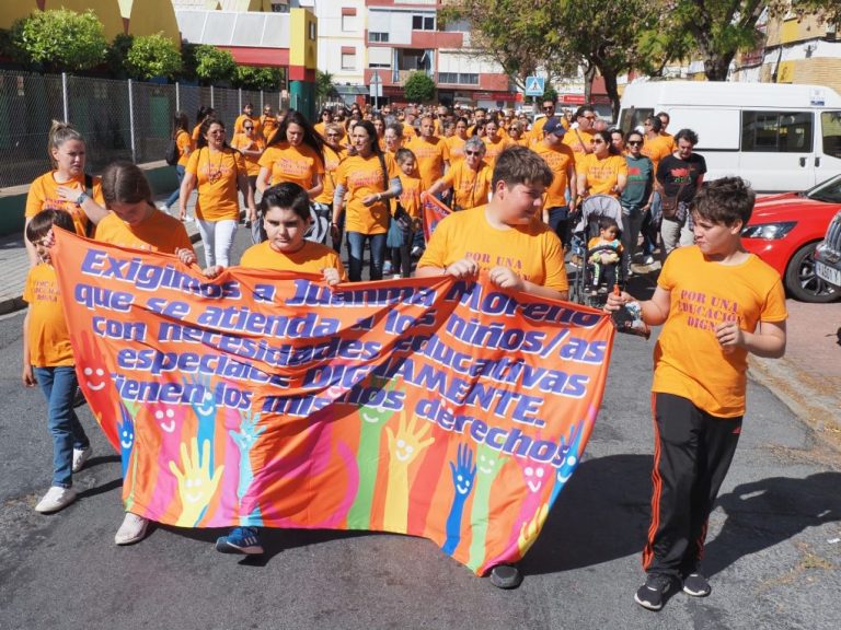 Cientos de familias piden en Ayamonte a la Junta que atienda a los niños con necesidades especiales