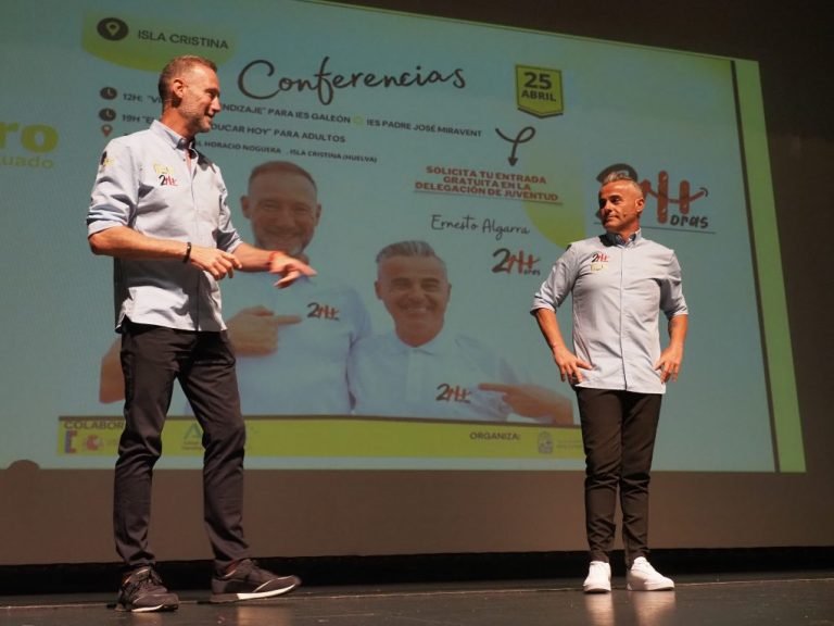 Un millar de isleños participan en unas charlas sobre prevención de adicciones de Ernesto Algarra y Pedro García Aguado
