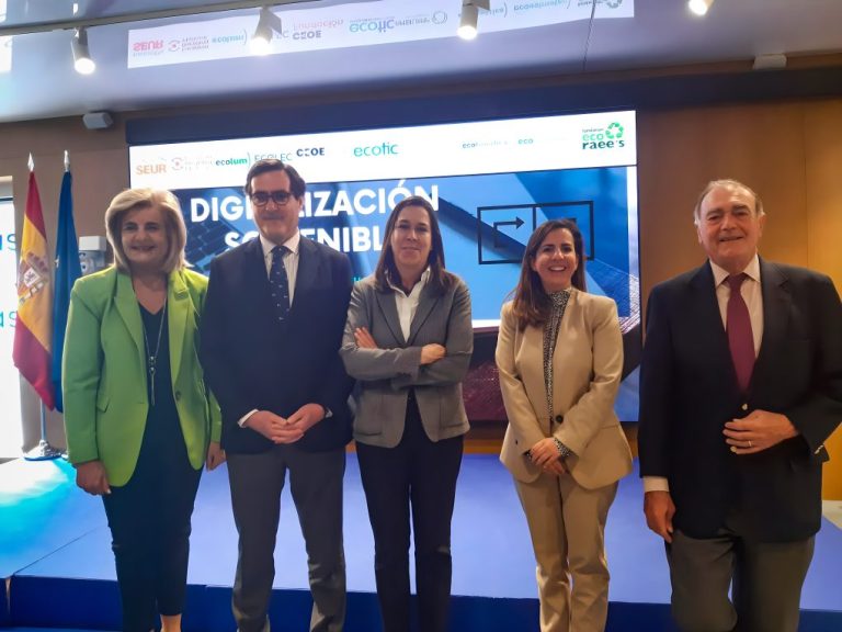 Cepsa impulsa la sostenibilidad y la reducción de la brecha digital mediante la donación de más de 1500 dispositivos electrónicos