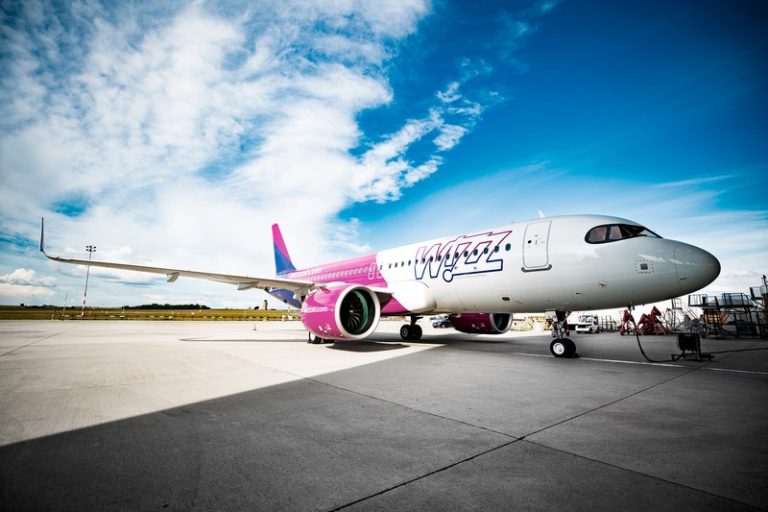 Cepsa y Wizz Air se unen para acelerar la descarbonización del transporte aéreo promoviendo el combustible sostenible para la aviación