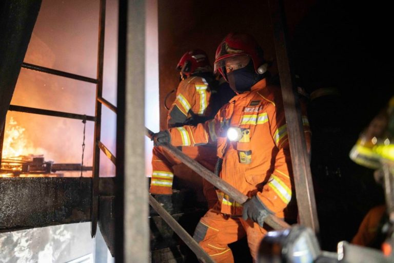 <strong>El Consorcio de Bomberos de Huelva realiza un simulacro de incendio en una vivienda</strong>