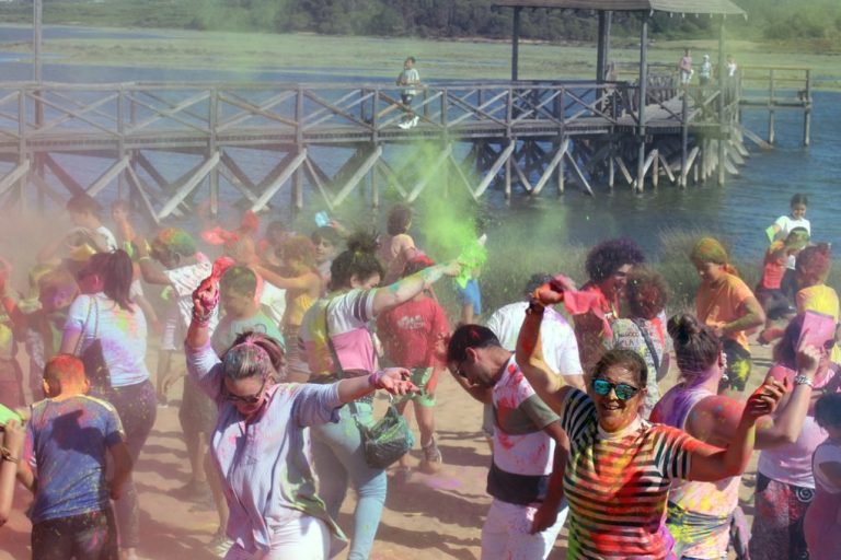 La Ribera de Cartaya se tiñe de color en la primera Fiesta de la Primavera