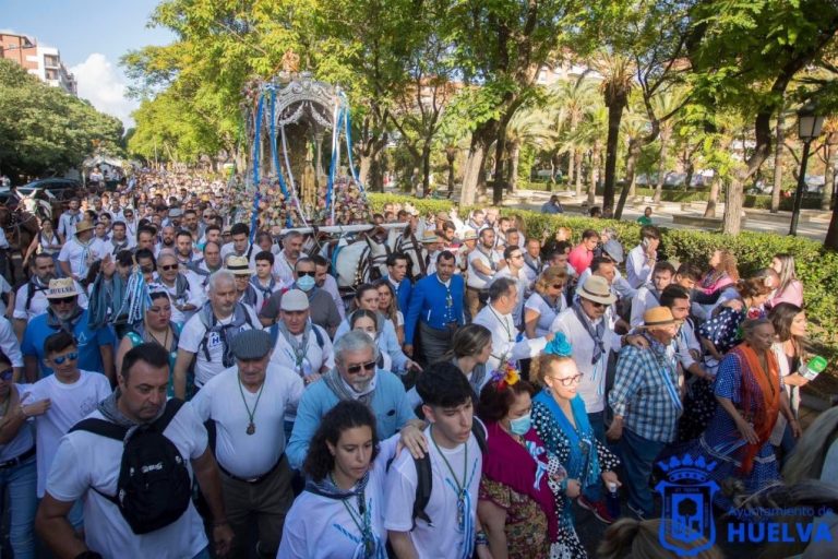 Las hermandades del Rocío de la capital onubense cambian su itinerario para garantizar la seguridad de las comitivas