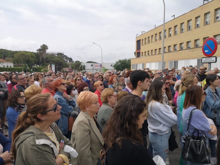 Alcaldes de la zona muestran su apoyo al personal sanitario del hospital de Riotinto por los recortes de la Junta