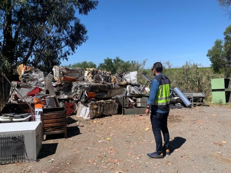 <strong>Investigan a un hombre por almacenar 12 toneladas de residuos «sin control ni seguridad» en Cartaya</strong>