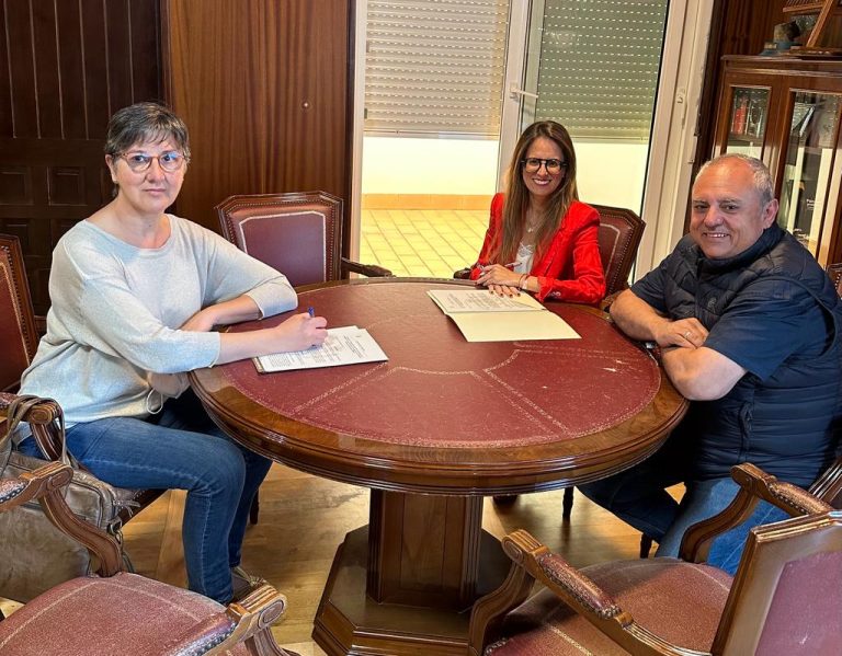 <strong>Ayuntamiento y Asociación de Memoria Histórica de Ayamonte suscriben un convenio de colaboración</strong>