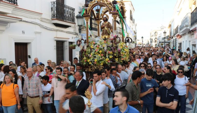Cartaya arropa a San Isidro en su procesión de traslado a la parroquia