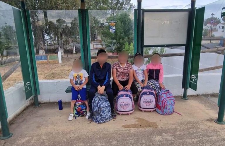 Niños onubenses se quedan sin transporte escolar tras la empresa no prestar servicio por incumplimientos de la Junta