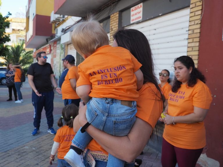 Ayamonte recibirá a Moreno Bonilla de naranja para pedir una educación digna para niños con necesidades especiales
