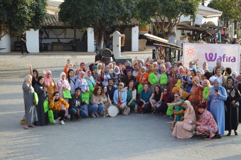 7 empresarias de Astarté de Diputación de Huelva comparten su experiencia con casi 100 temporeras marroquíes