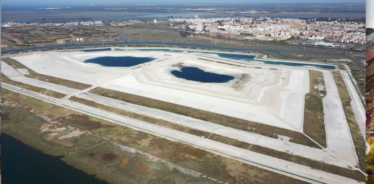 <strong>Lamentan que la Junta dé vía libre a Fertiberia para enterrar las balsas de fosfoyesos junto a la ciudad de Huelva</strong>