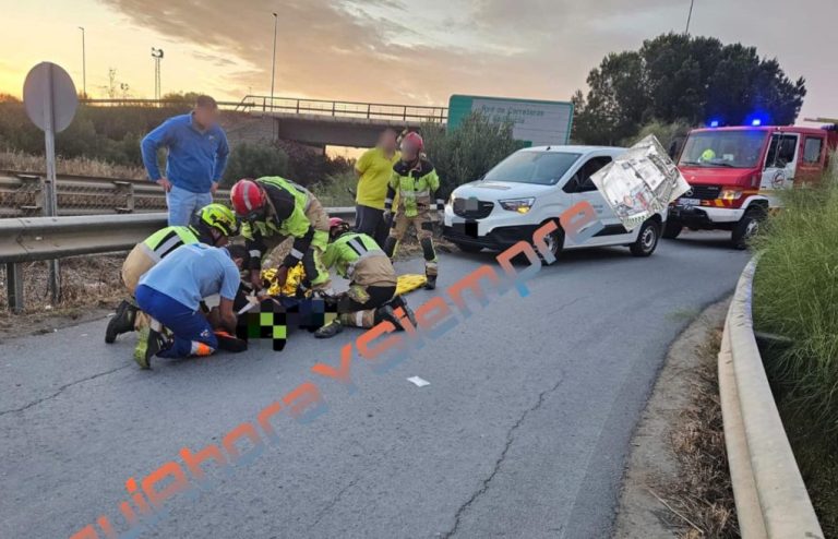 Un herido en San Juan del Puerto en el choque entre un turismo y una motocicleta