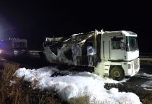 Un incendio calcina en Chucena un camión de feriantes con bombonas de uso doméstico