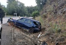 Herida una mujer en Almonaster tras la salida de vía de un coche