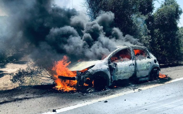 Una cadena de incendios arrasa en pocas horas tres vehículos en San Juan, Almonte y Beas