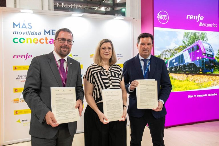 Renfe, Adif y el Puerto de Huelva firman un<br>protocolo para la puesta en marcha de una<br>Autopista Ferroviaria entre Huelva y Madrid