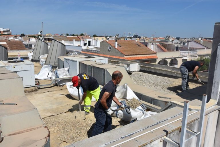 <strong>El Ayuntamiento de Punta Umbría comienza la reparación de la cubierta de la Biblioteca Municipal</strong>