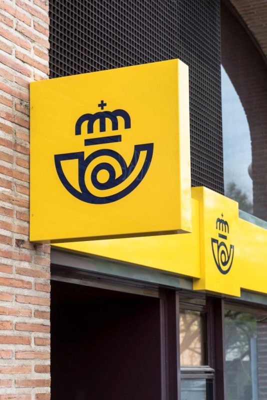 <strong>Las oficinas de Correos de La Antilla, El Rompido, El Portil y Punta del Moral también amplían horarios para agilizar el voto por correo</strong>