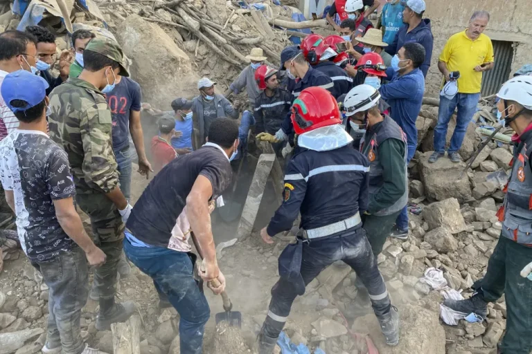 ONG Bomberos Unidos sin Fronteras y Bomberos para el Mundo se desplazan al Alto Atlas para buscar supervivientes tras el terremoto en Marruecos