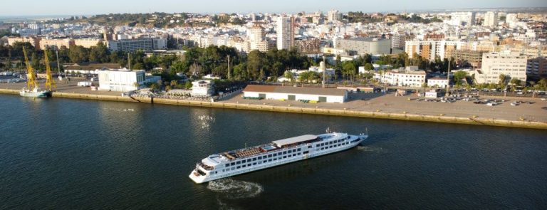 El Puerto de Huelva recibe este fin de semana dos escalas de cruceros
