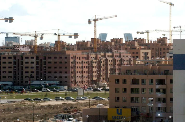 ¡Alerta! Datos preocupantes del Centro de Información Estadística del Notariado muestran un descenso considerable en la compraventa de viviendas en Andalucía