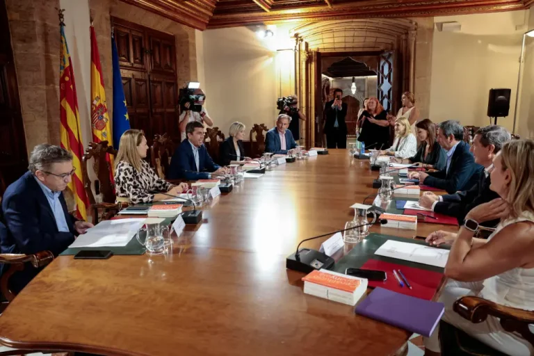 El Gobierno valenciano da un ejemplo de lucha contra la violencia machista al cesar al subsecretario de Justicia Luis Manuel Martín Domínguez tras conocerse su condena por violencia machista en 2011