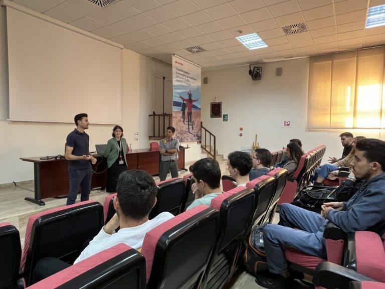 Los alumnos del Programa 10C de la Cátedra Fundación Cepsa disfrutaron de una jornada con profesionales del Parque Energético La Rábida