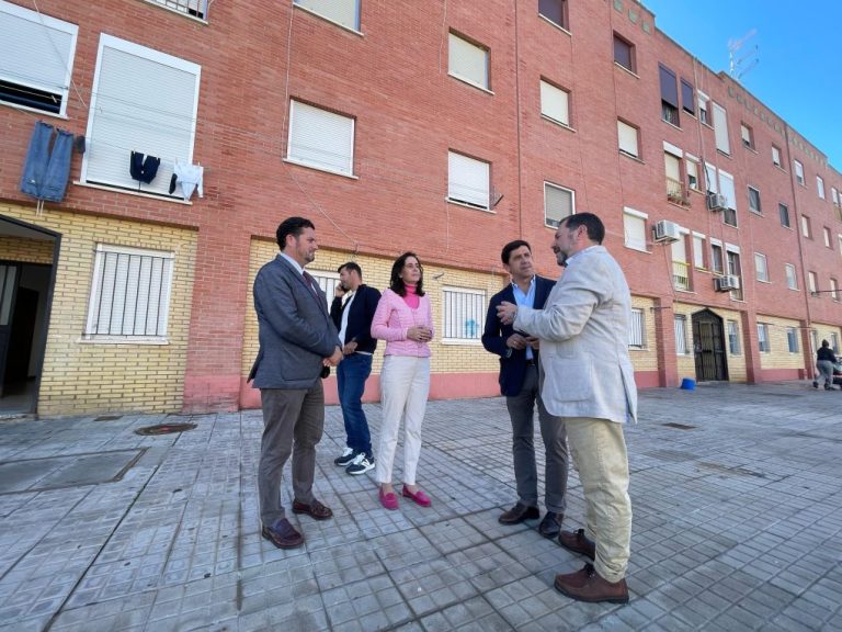 La Junta mejora la accesibilidad y la eficiencia energética en 64 viviendas de Ayamonte