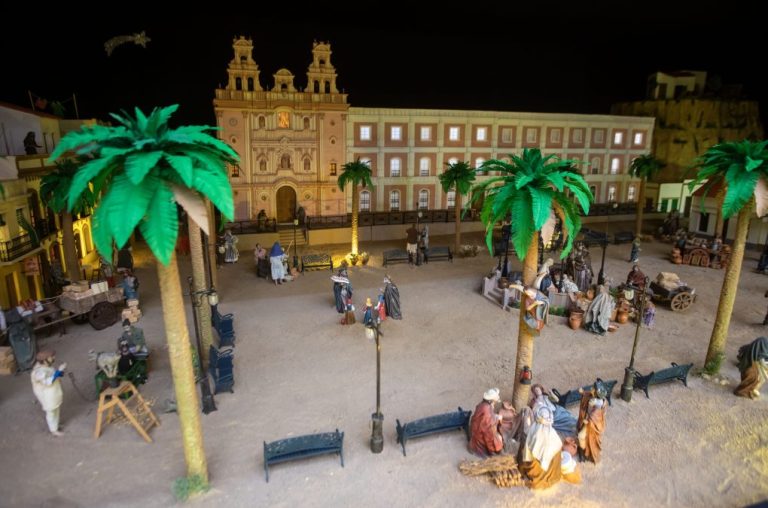 Pilar Miranda inaugura el Belén “de todos los onubenses” en el Ayuntamiento de Huelva