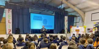 El presidente de Diputación ofrece una charla en el colegio Santo Ángel con motivo del 45 aniversario de la Constitución Charla Constitucion Diputación de Huelva