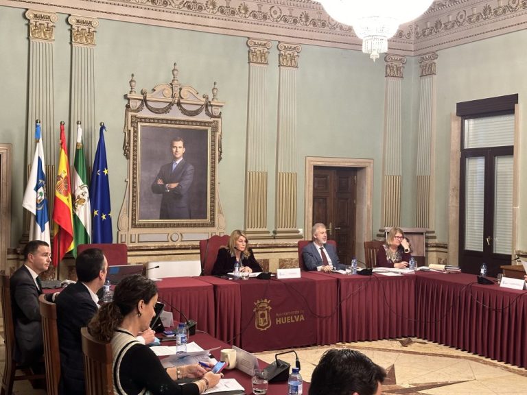 Apoyo unánime del Pleno Municipal a la moción del equipo de Gobierno para rechazar el retraso hasta 2050 del AVE a Huelva