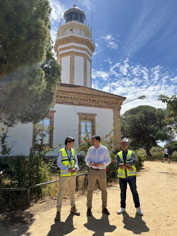 El presidente del Puerto de Huelva realiza una visita a las instalaciones del faro del Picacho de Mazagón