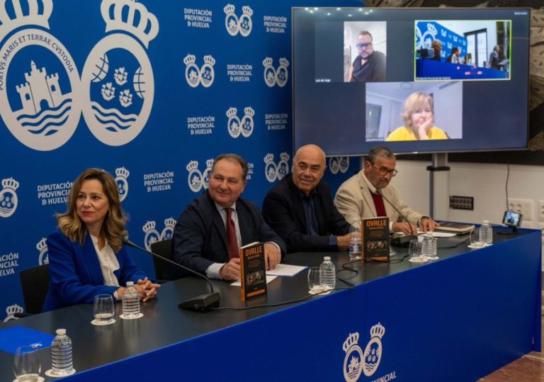 Éxito de público en la presentación del libro en Diputación del veterano reportero Manuel Ovalle y la periodista cartayera Ana Martín