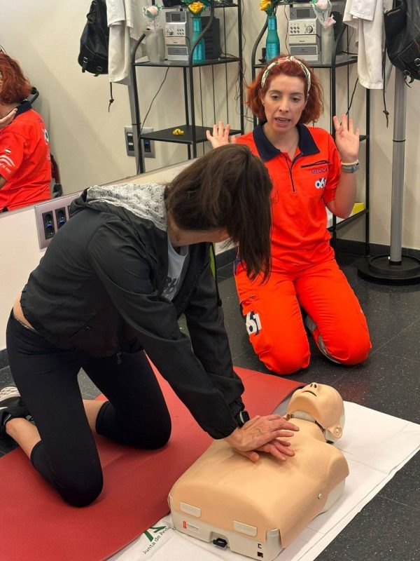 El 061 entrena a miembros y monitores de FAISEM para actuar ante una parada cardiorrespiratoria