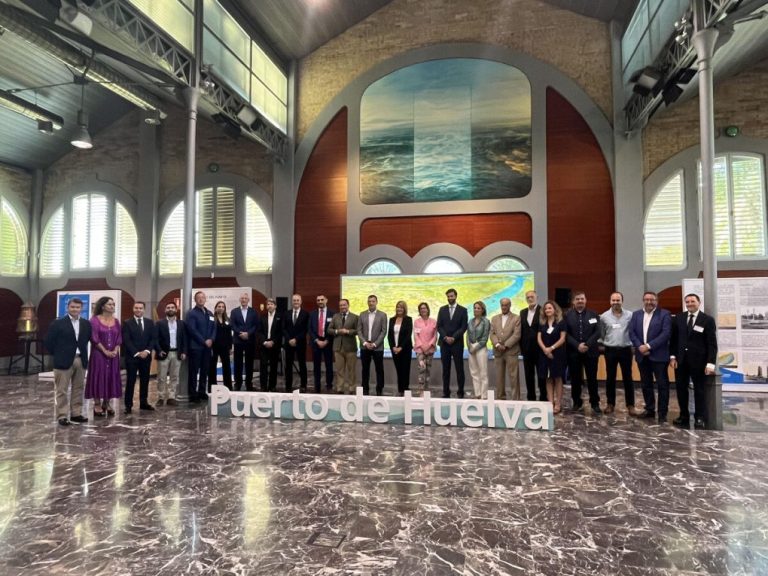Una treintena de empresas e instituciones españolas y francesas se dan cita en el Puerto de Huelva en un encuentro organizado por la Cámara de Comercio Franco-Española