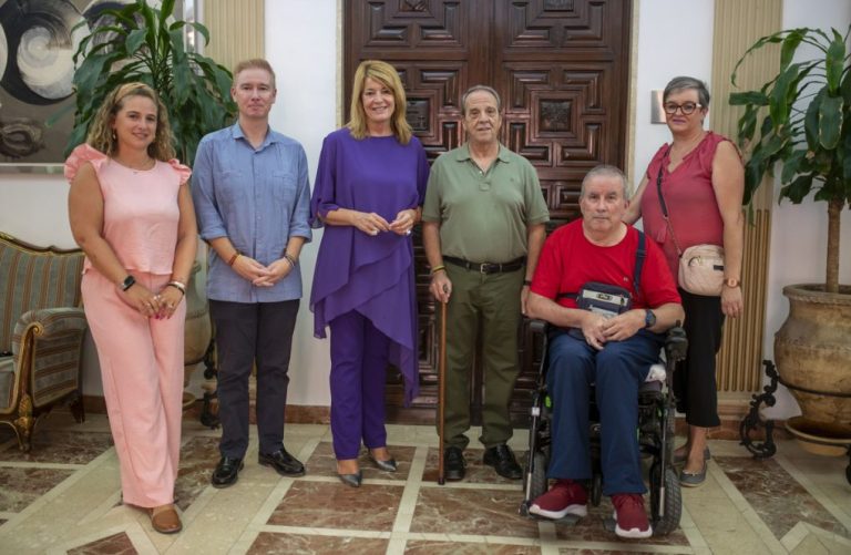 El Ayuntamiento de Huelva ratifica su compromiso con el bienestar de las personas afectadas por Esclerosis Múltiple