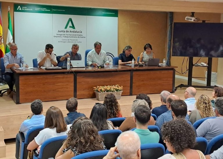 78 municipios y dos ELA de Huelva se suman a Andalucía Activa con más de 850 contratos