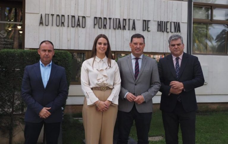 La alcaldesa de Palos de la Frontera se reúne con el presidente del Puerto de Huelva tras su reciente nombramiento