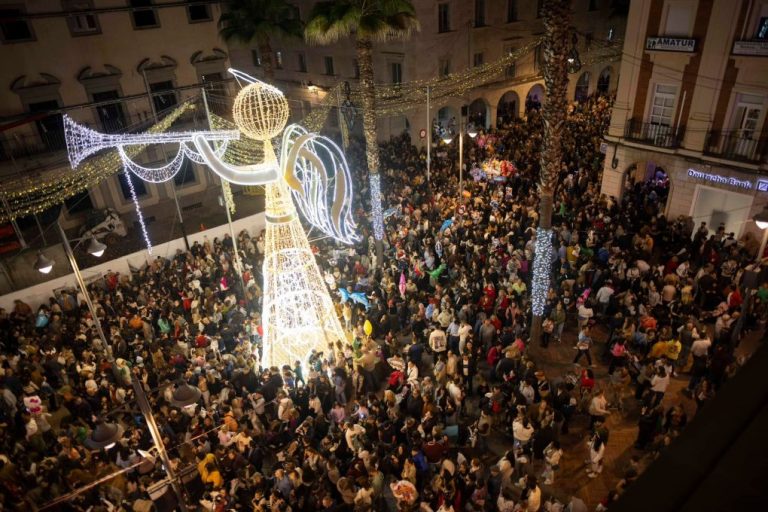 Huelva disfruta de la magia de la Navidad con el encendido del alumbrado