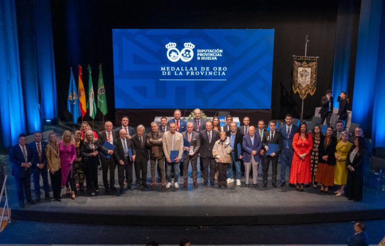 La Diputación entrega las Medallas de Oro de la Provincia a siete personas y entidades que conforman la mejor bandera de la Marca Huelva