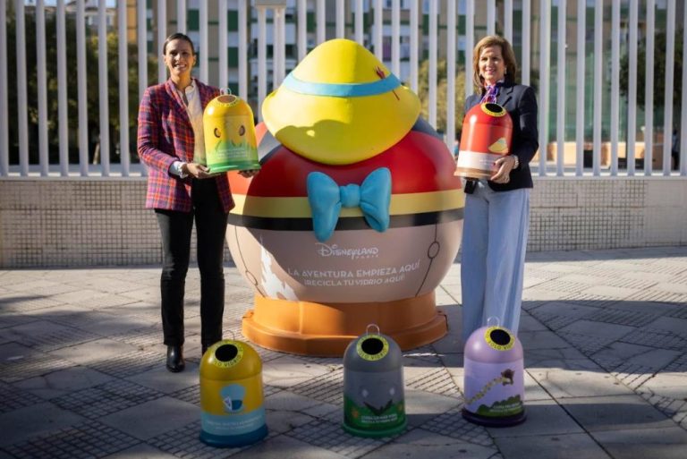 La magia del reciclaje de vidrio vuelve a tomar las calles de Huelva con iglús tematizados por Disneyland Paris