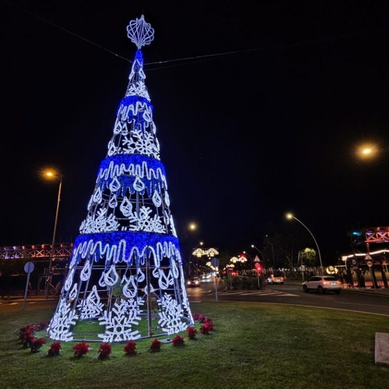 El Puerto de Huelva ilumina el Paseo de la Ría con su alumbrado navideño