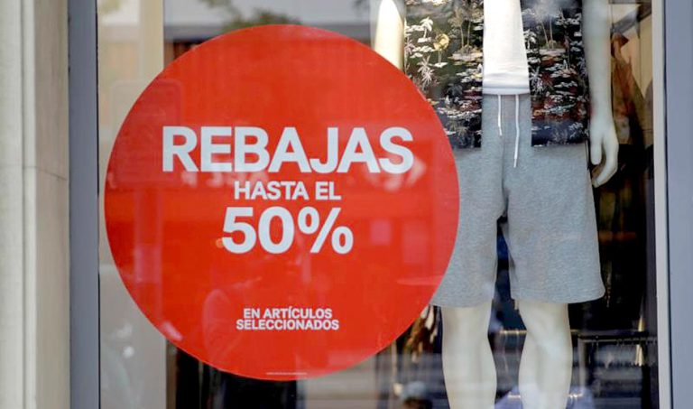 Empleo inicia la inspección en rebajas de verano para proteger los derechos del consumidor