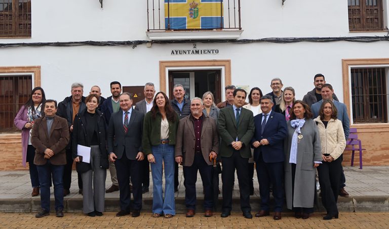 La Junta destina casi 354.000 euros a 13 pequeños municipios para equipamientos y servicios que permitan fijar la población
