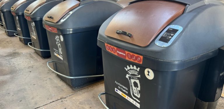 El Ayuntamiento de Huelva comenzará la instalación del nuevo contenedor marrón para basura orgánica a principios de marzo