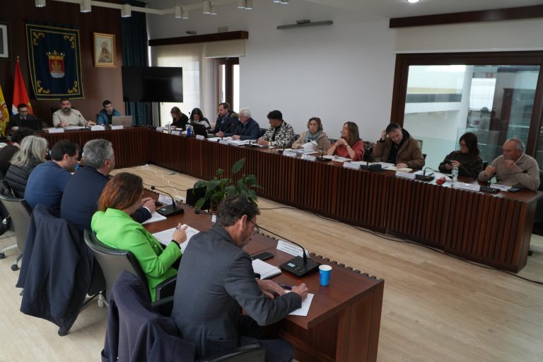 El pleno del Ayuntamiento de Cartaya aprueba el presupuesto municipal de 2025, que asciende a más de 36 millones de euros